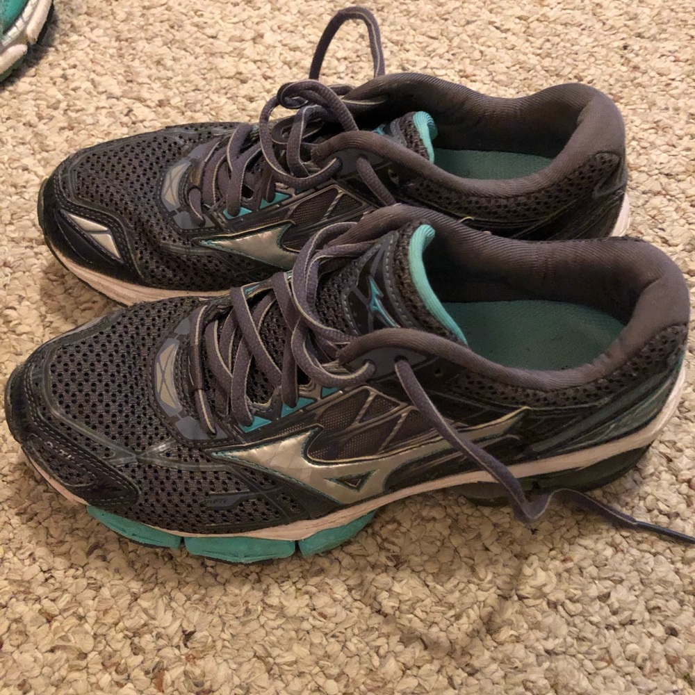 Mizuno Tennis Shoes